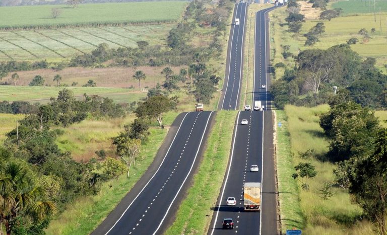 Pesquisa revela que demanda por transporte rodoviário de cargas se aproxima dos níveis de março