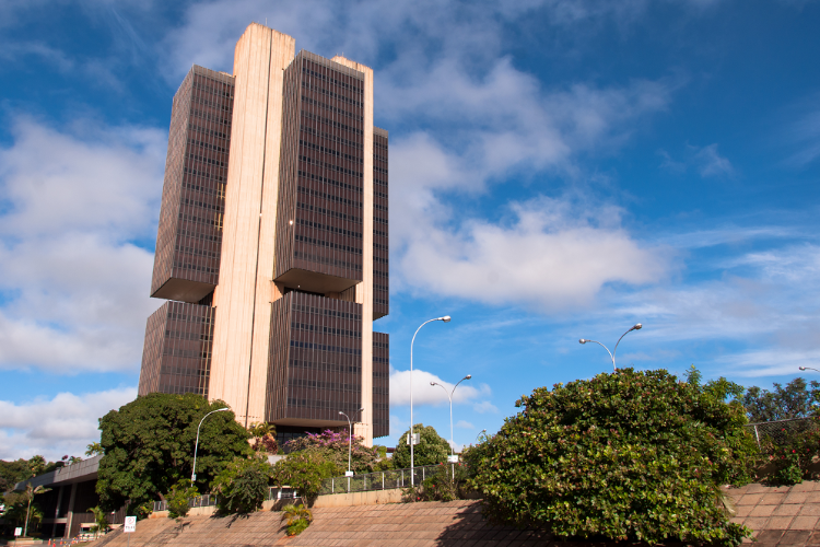 Bancos represam crédito e empresas enfrentam dificuldades