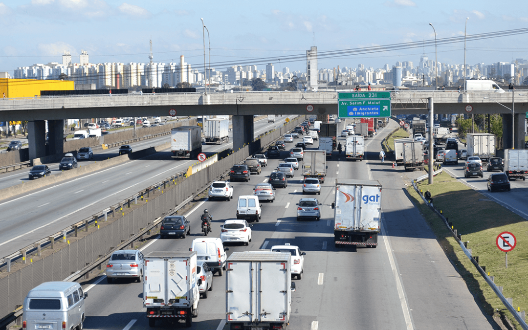 Caminhões são excluídos do novo rodízio noturno em São Paulo