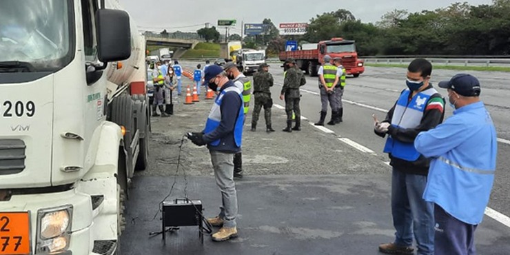 Cetesb realiza megacomando e multa 797 veículos diesel que emitiam fumaça preta em excesso