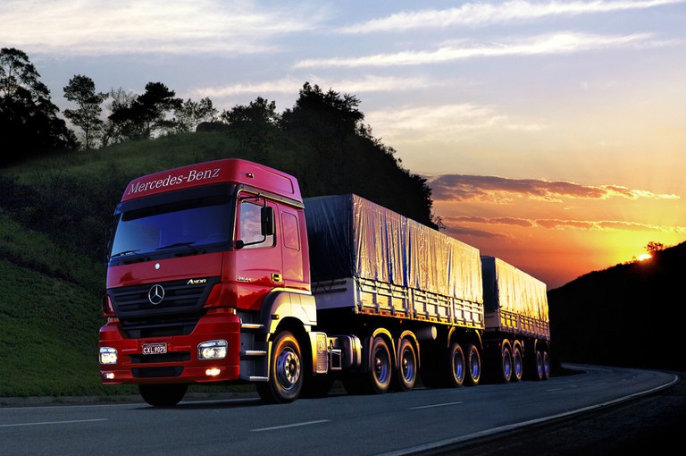 Transporte de cargas tem saldo positivo de emprego