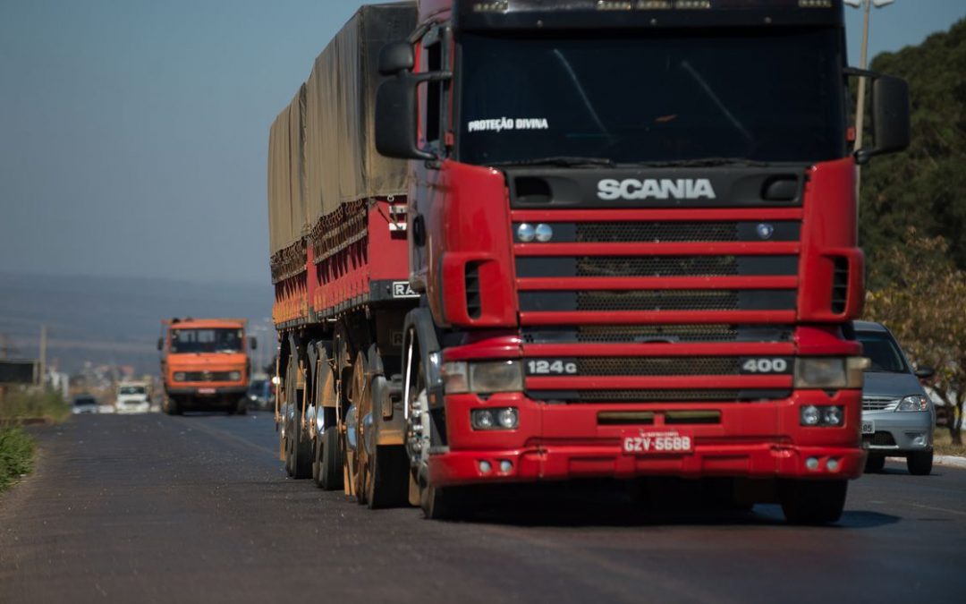 Motoristas de caminhões e ônibus sem exame toxicológico pagarão multa